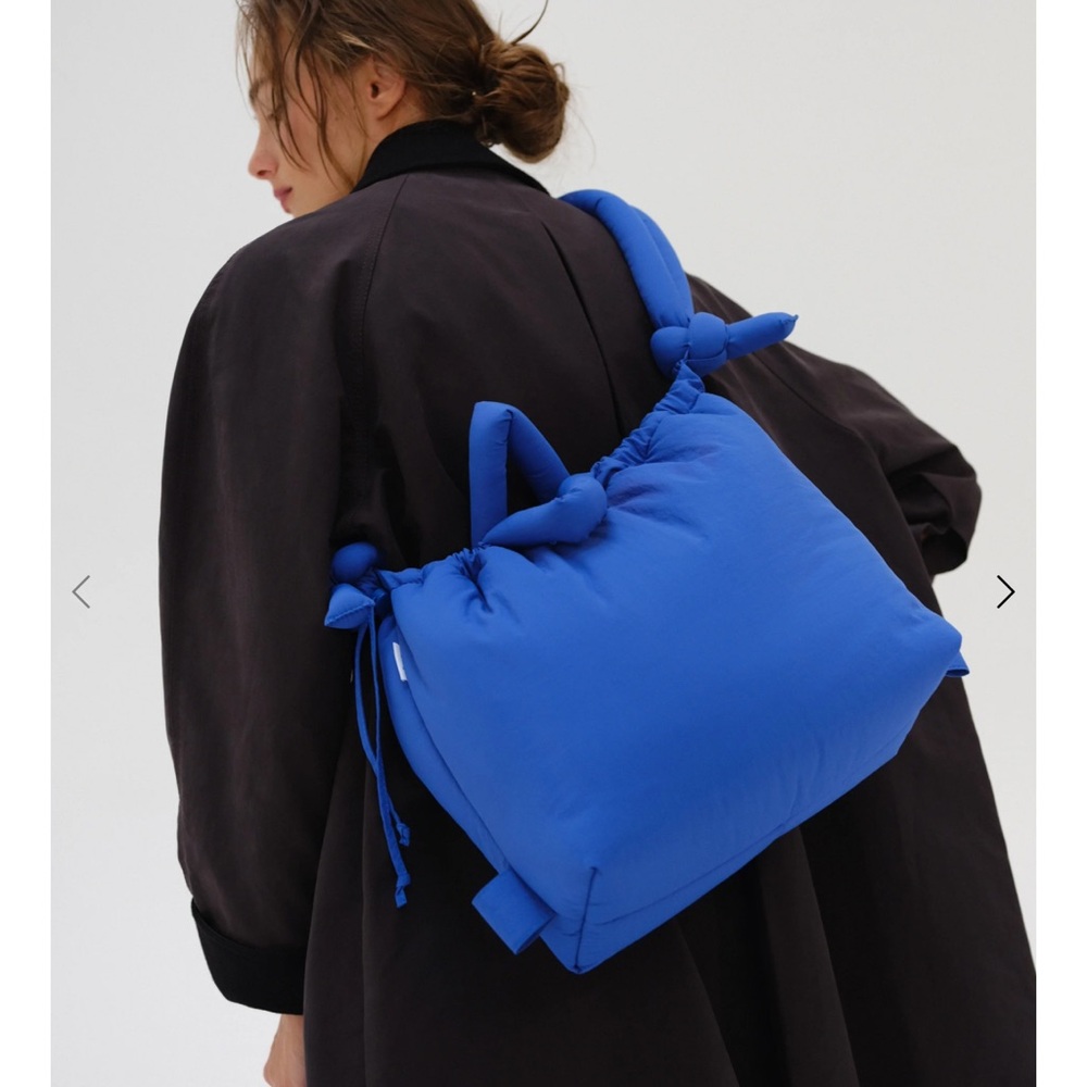 Olend Blue Puffer Bag